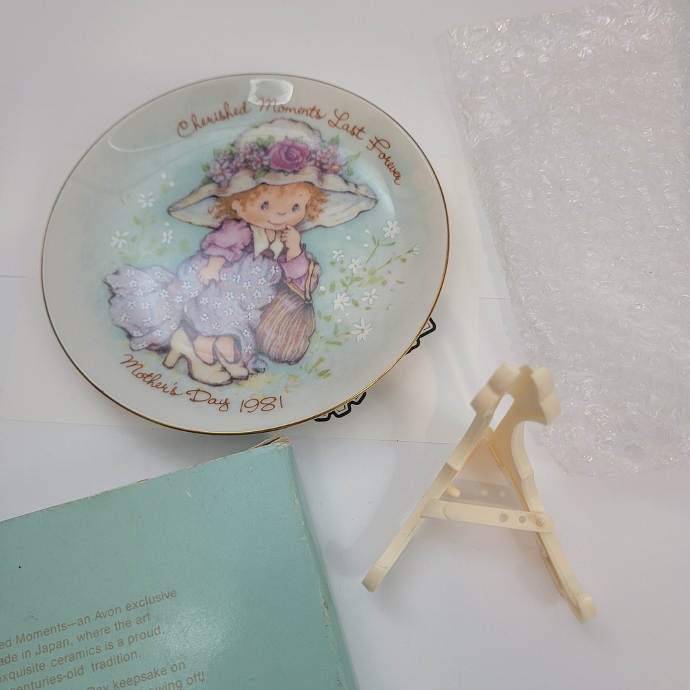 Avon Mother's Day 1981 Collector Plate Cherished Moments Vintage Gold Trim Box